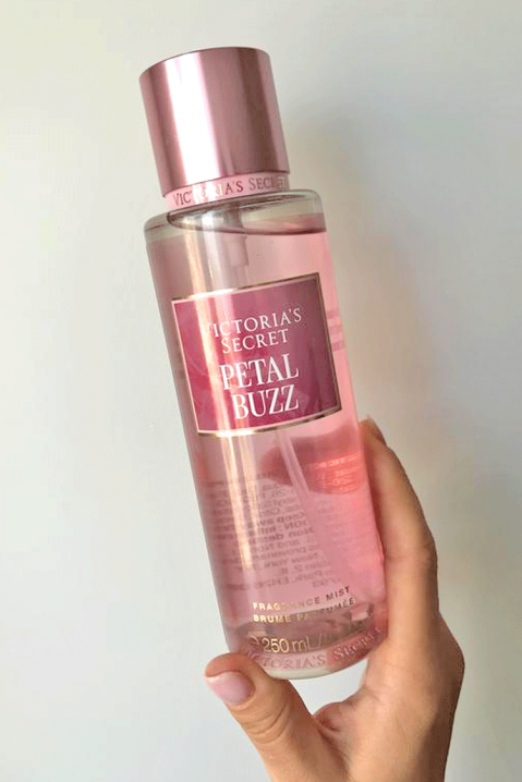 Парфюмен спрей за тяло Victoria's Secret Petal Buzz 250 mlIVET.BG - Твоят онлайн бутик.